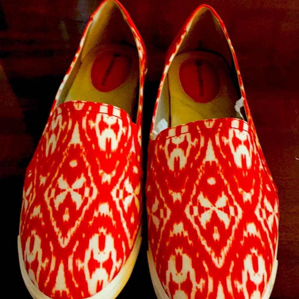 Ladies size 8 m slip on Gina Bernini Charaapnk new coral worn once
